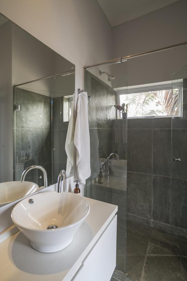 Ocean12 Guesthouse Sunset Beach Cape Town Exterior foto